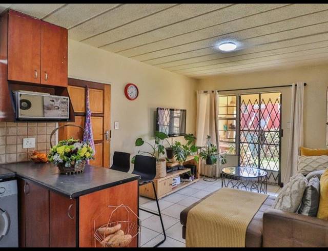 3 BEDROOM TOWNHOUSE FOR SALE IN LINMEYER